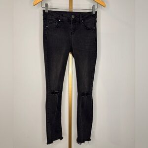 Design Lab Lord & Taylor Charcoal Skinny Jeans